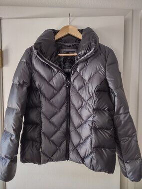GUESS Women’s Black Down Puffer Jacket Size Large Cropped Quilted Zip Front
